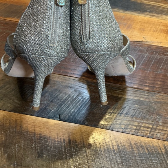 Antonio Melani Champagne Metallic Strappy Heels Women’s 8.5M - Picture 8 of 9